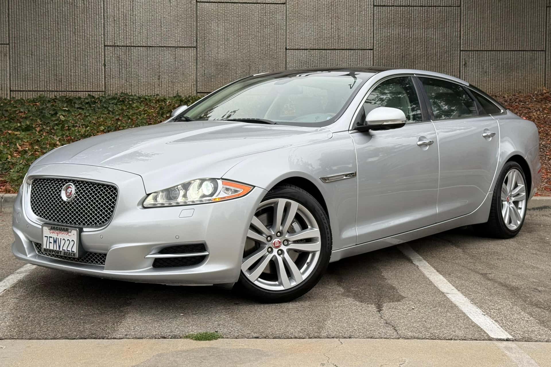 2014 Jaguar XJ sold for $7,100