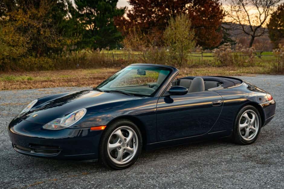 2000 Porsche 996 911 Carrera sold for $26,000