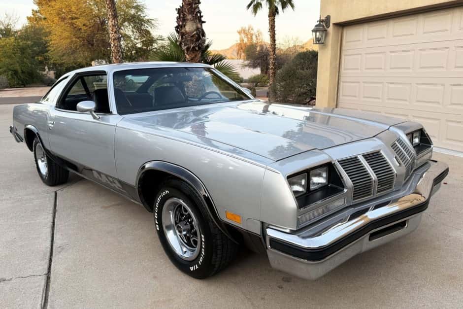 1977 Oldsmobile Cutlass sold for $23,700
