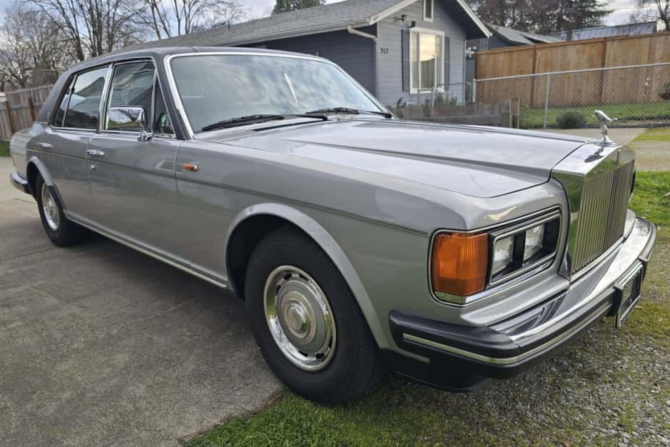 1988 Rolls-Royce SZ Silver Spirit & Silver Spur sold for $9,885