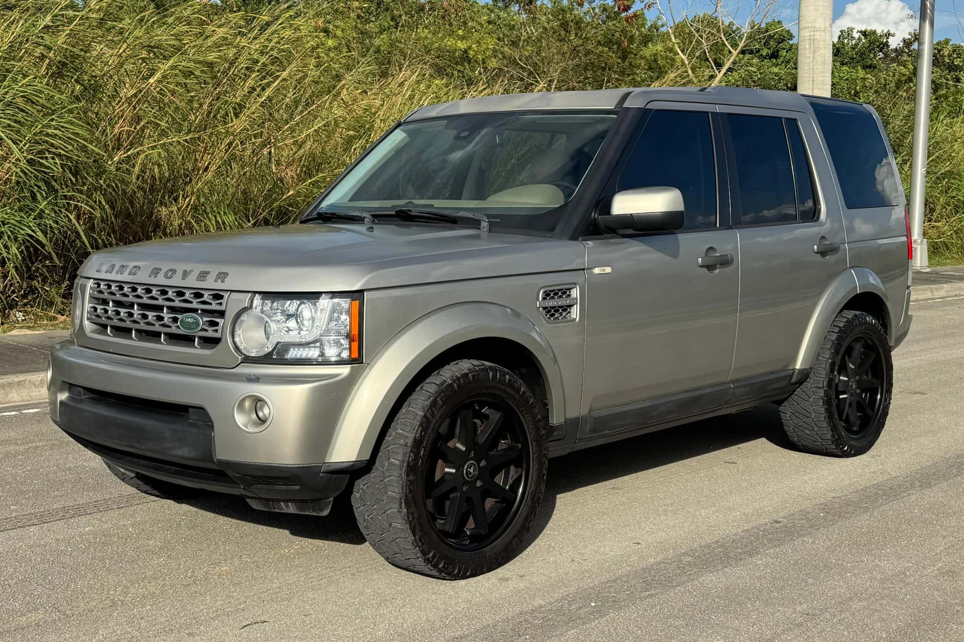 2011 Land Rover LR4 sold for $6,201