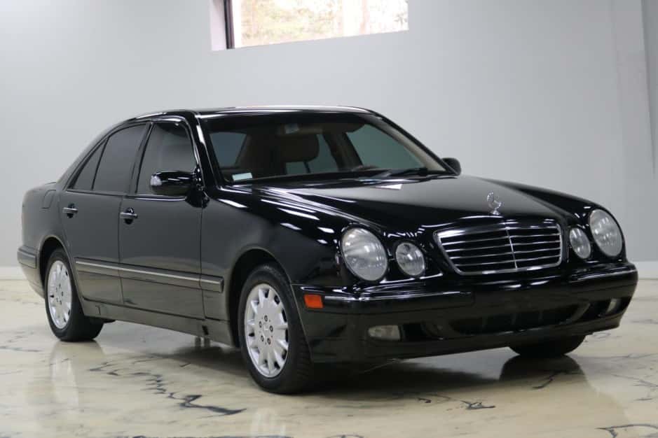 2000 Mercedes-Benz W210 E-Class sold for $5,800