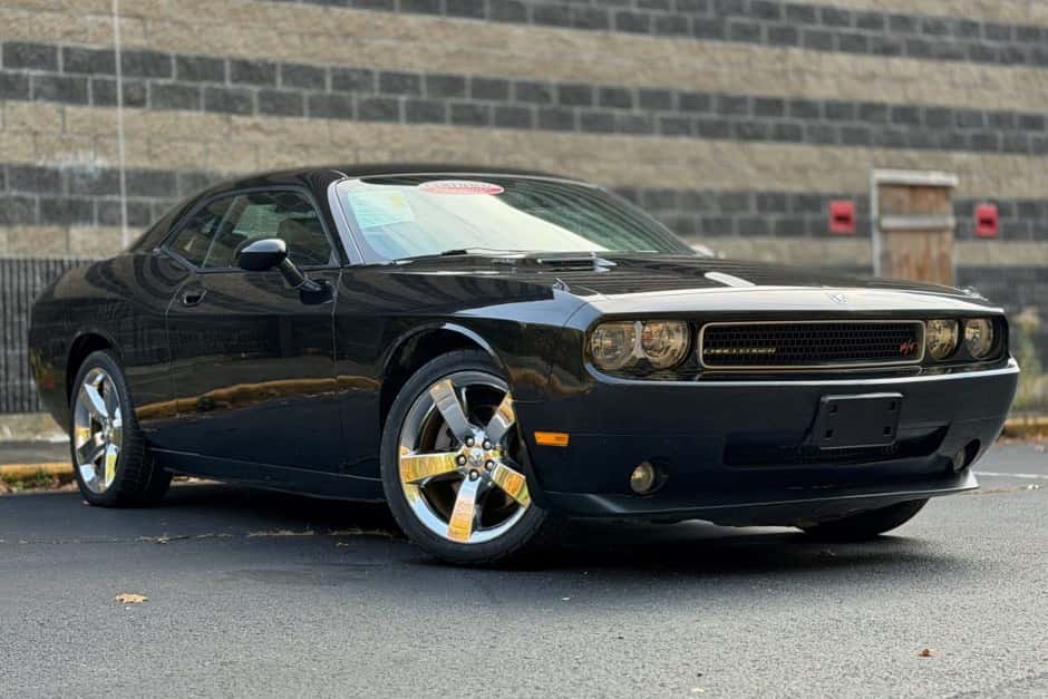 2010 Dodge Challenger (non-SRT, 2009-2023) sold for $15,250