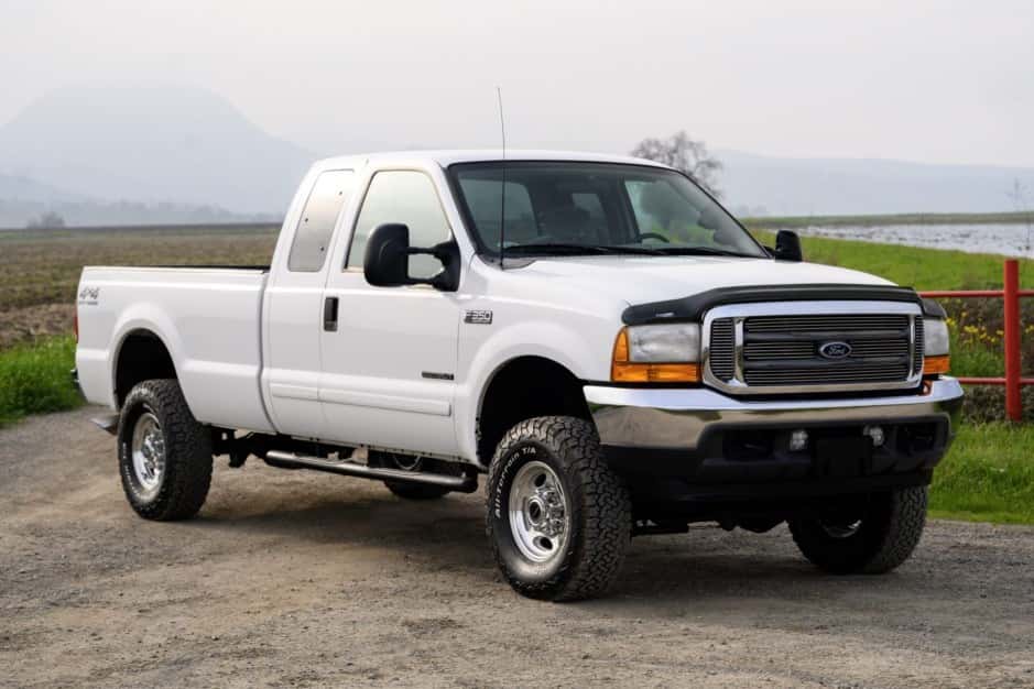 2001 Ford Super Duty 1999-2007 sold for $33,900