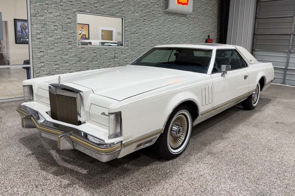 1979 Lincoln Continental Mark V (1977-1979) sold for $18,000