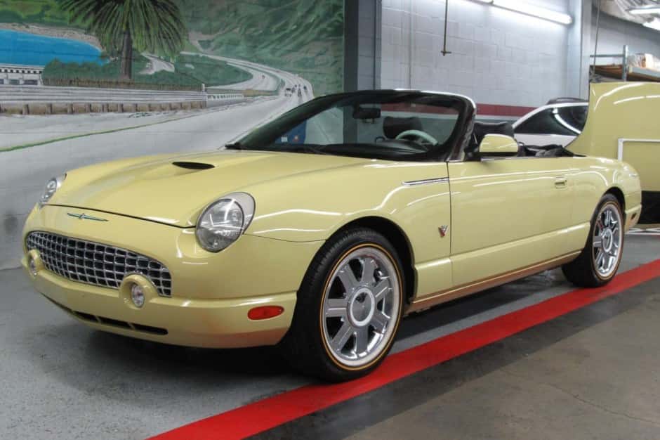 2005 Ford Thunderbird (2002-2005) sold for $21,300