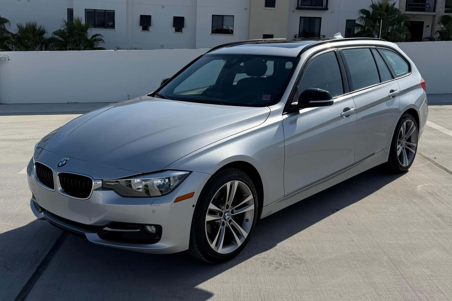 2014 BMW 3 Series sold for $15,555
