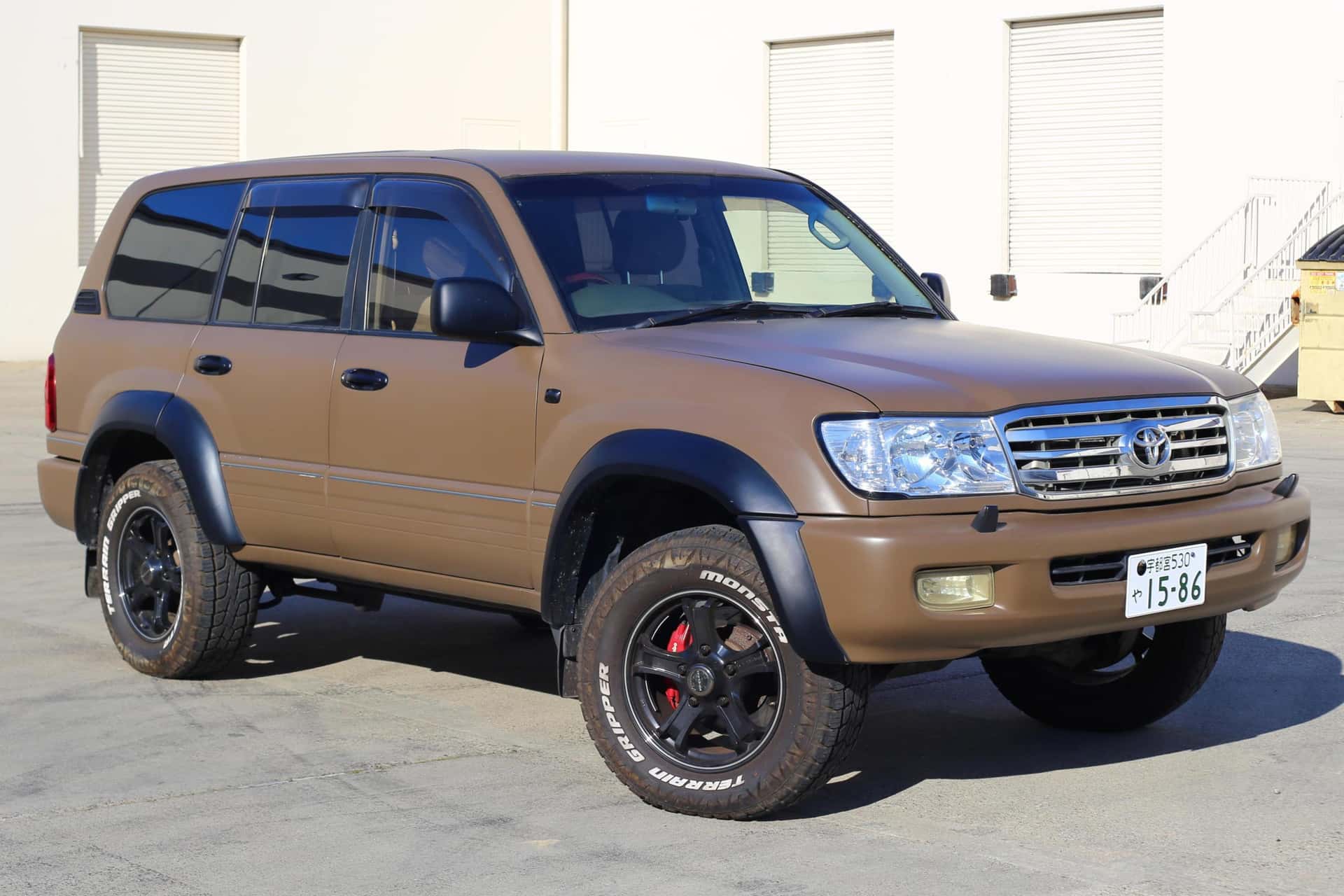 1998 Toyota Land Cruiser sold for $13,600