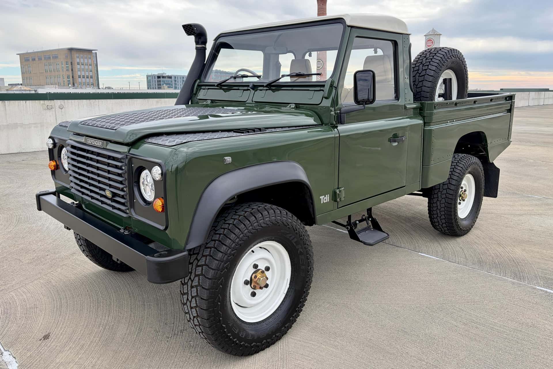 1994 Land Rover Defender sold for $25,250