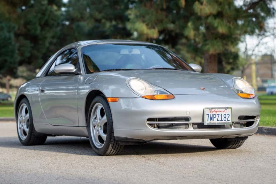 1999 Porsche 996 911 Carrera sold for $25,996