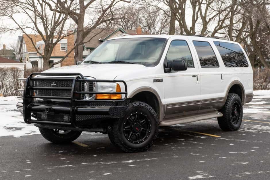 2001 Ford Excursion sold for $15,500