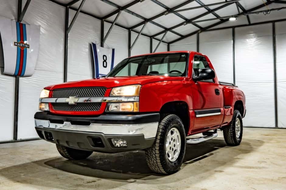 2004 Chevrolet Silverado GMT800 (1999-2007) sold for $19,550