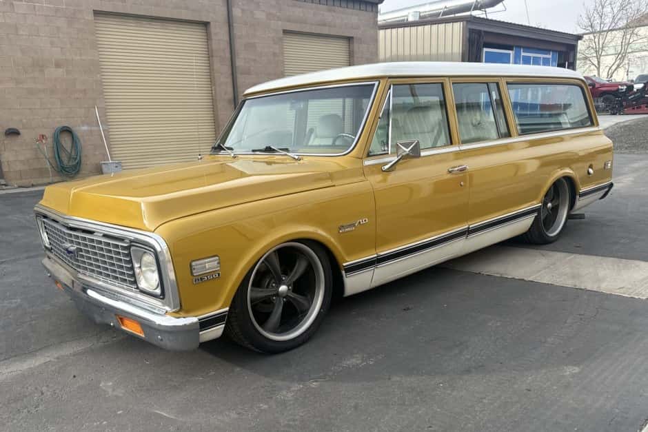 1971 Chevrolet Suburban (1967-1972) sold for $27,501