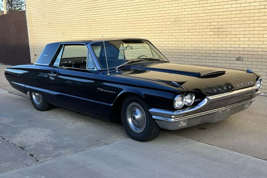 1964 Ford Thunderbird (1964-1966) sold for $8,900