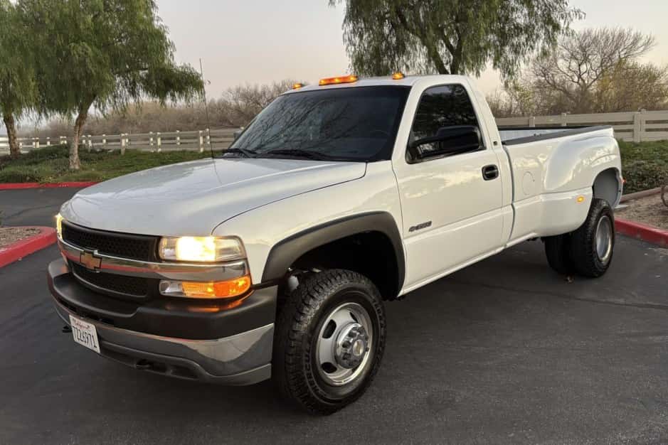 2002 Chevrolet Silverado GMT800 Heavy Duty (2000-2007) sold for $28,750