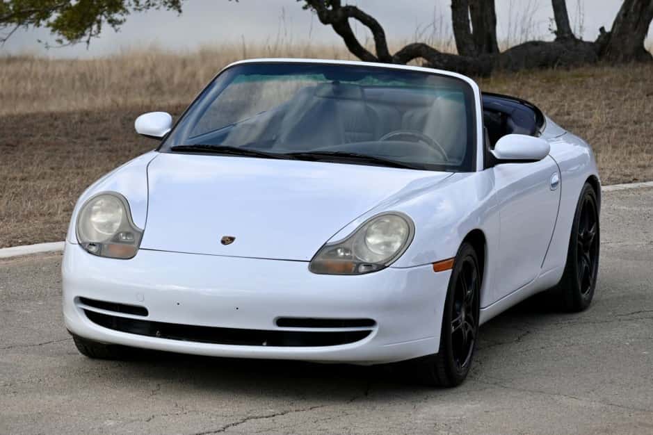 1999 Porsche 996 911 Carrera sold for $18,553