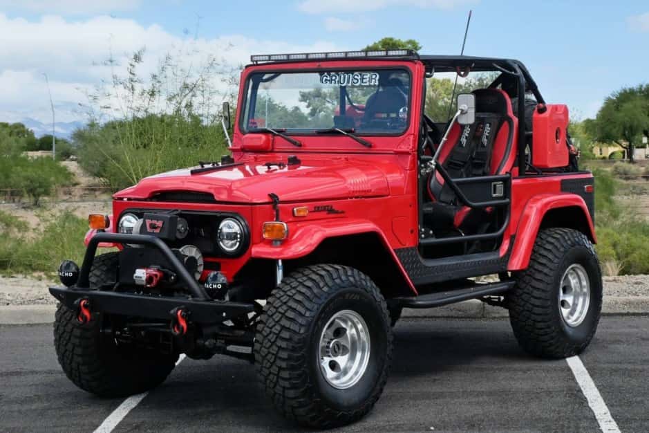 1971 Toyota Land Cruiser FJ40 sold for $32,500