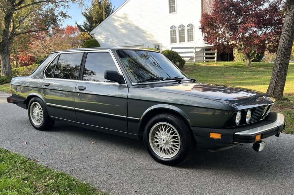 1984 BMW E28 5-Series sold for $9,100