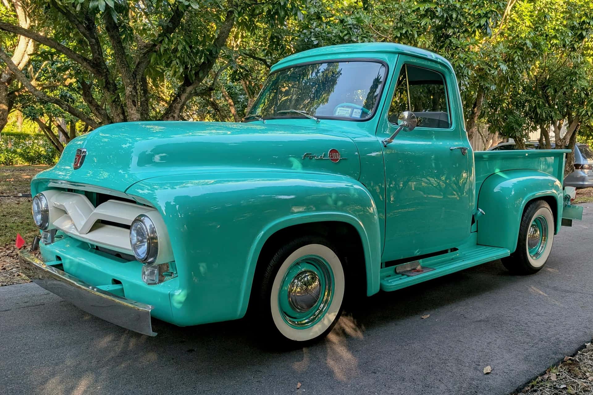 1955 Ford F-100 sold for $18,750