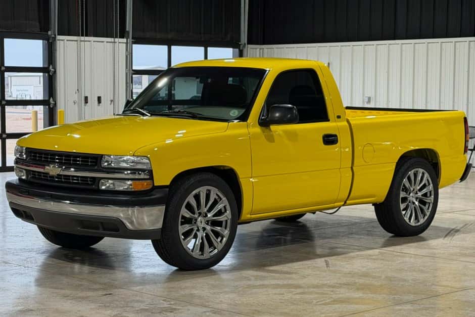2002 Chevrolet Silverado GMT800 (1999-2007) sold for $30,000