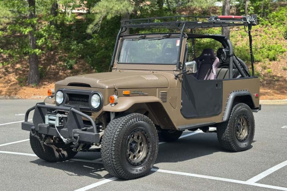 1974 Toyota Land Cruiser FJ40 sold for $17,000