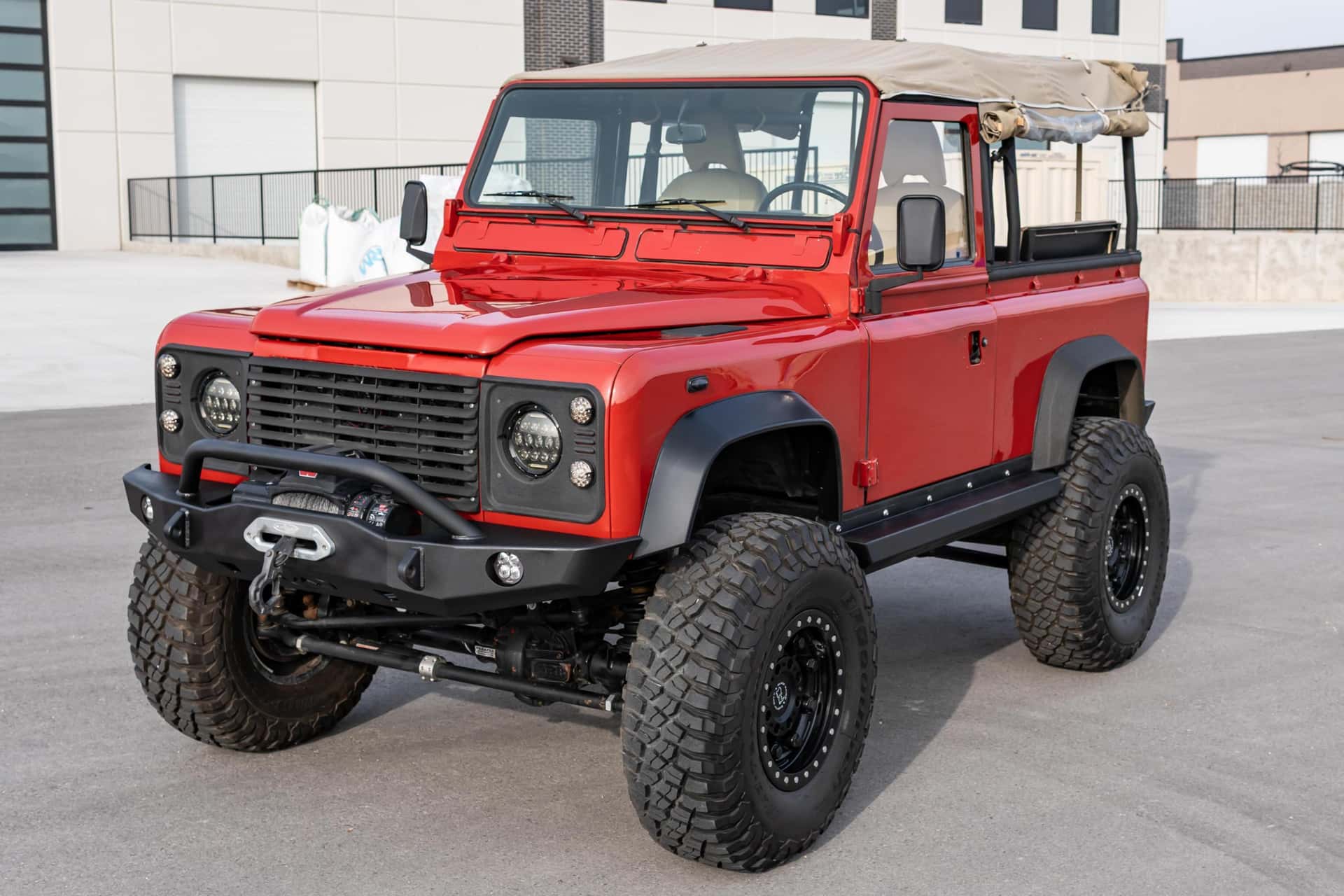 1985 Land Rover Defender sold for $36,500