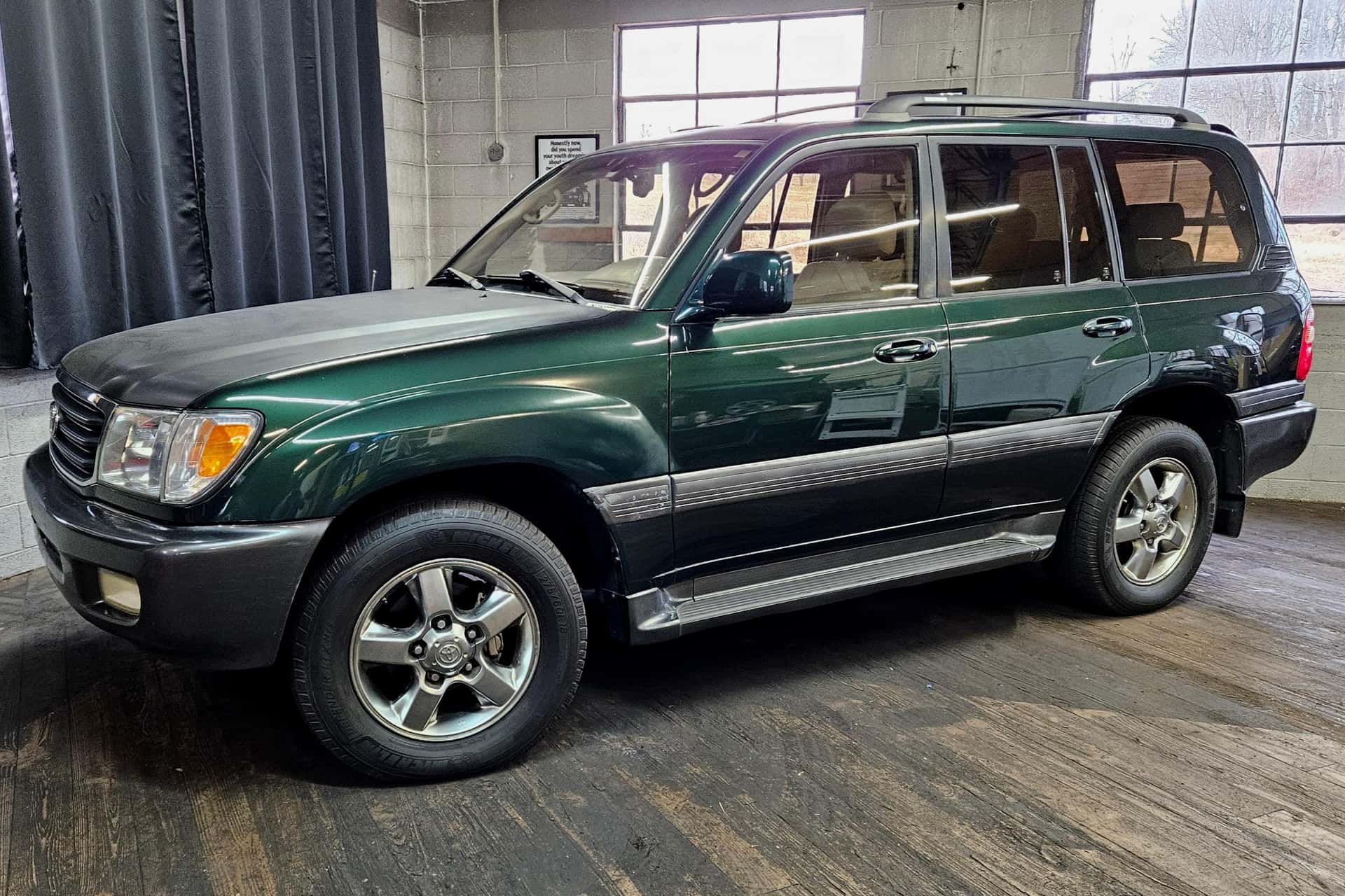 2000 Toyota Land Cruiser sold for $8,400
