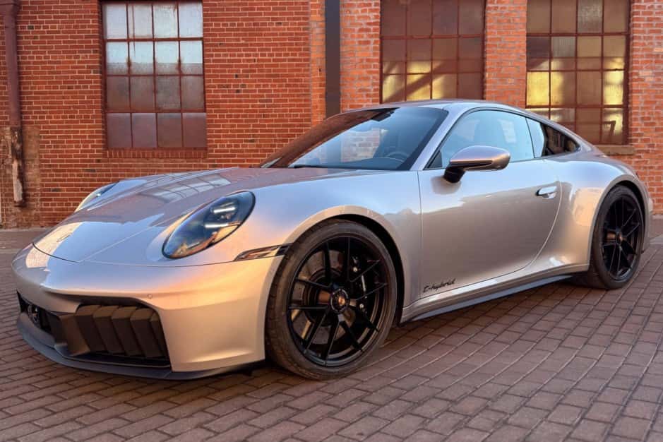2025 Porsche 992 911 Carrera 4 GTS sold for $178,000