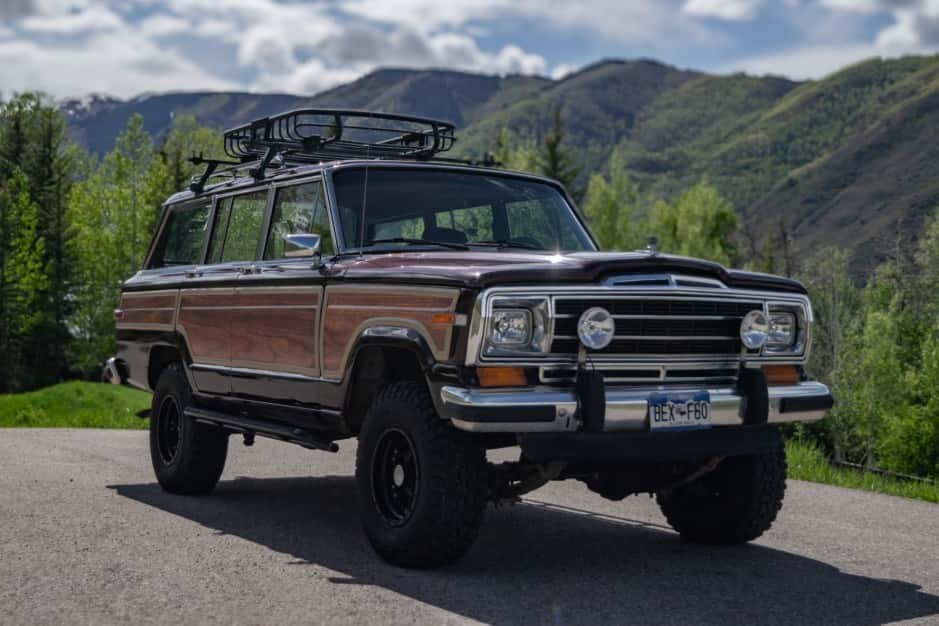 1987 Jeep SJ Grand Wagoneer sold for $20,500