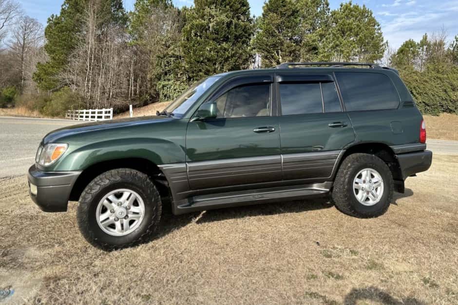 2000 Lexus LX470 sold for $9,450