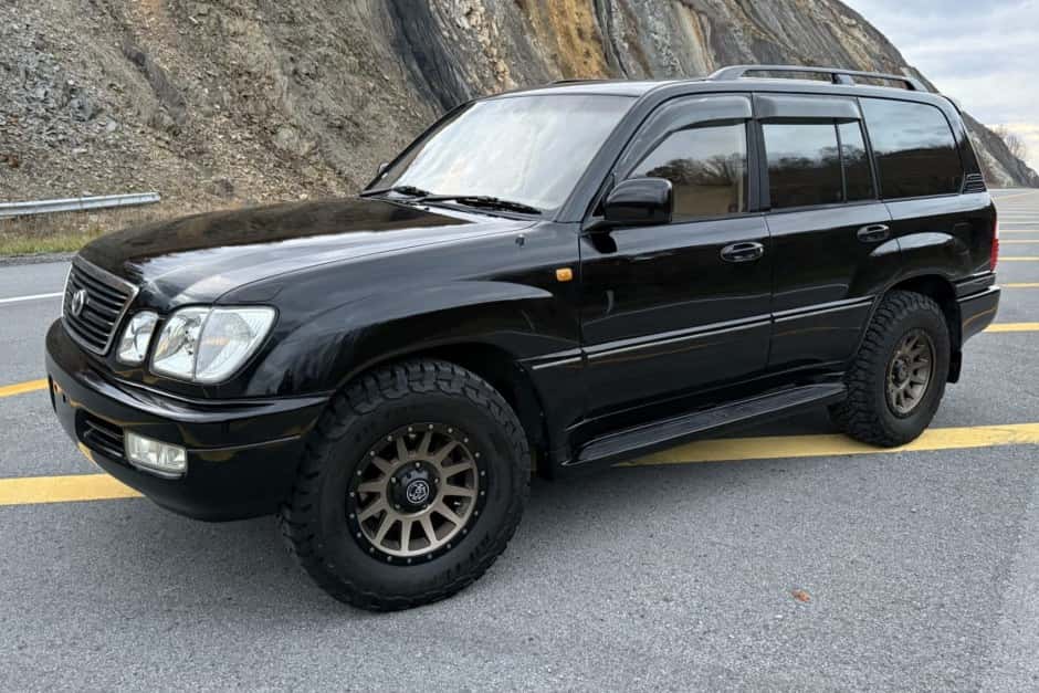 1999 Toyota Land Cruiser 100-Series sold for $20,200