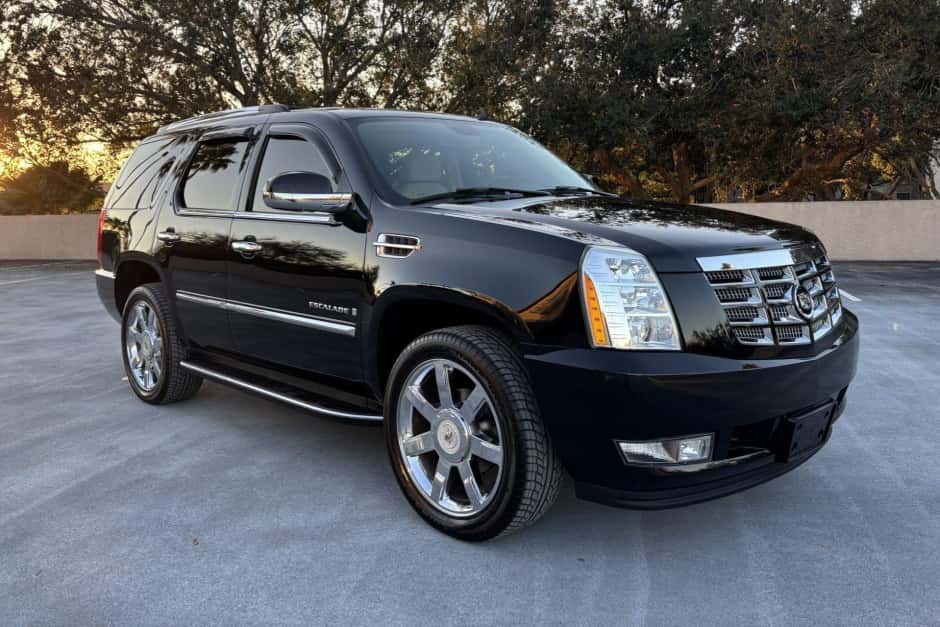 2008 Cadillac Escalade & EXT GMT900 (2007-2014) sold for $27,350