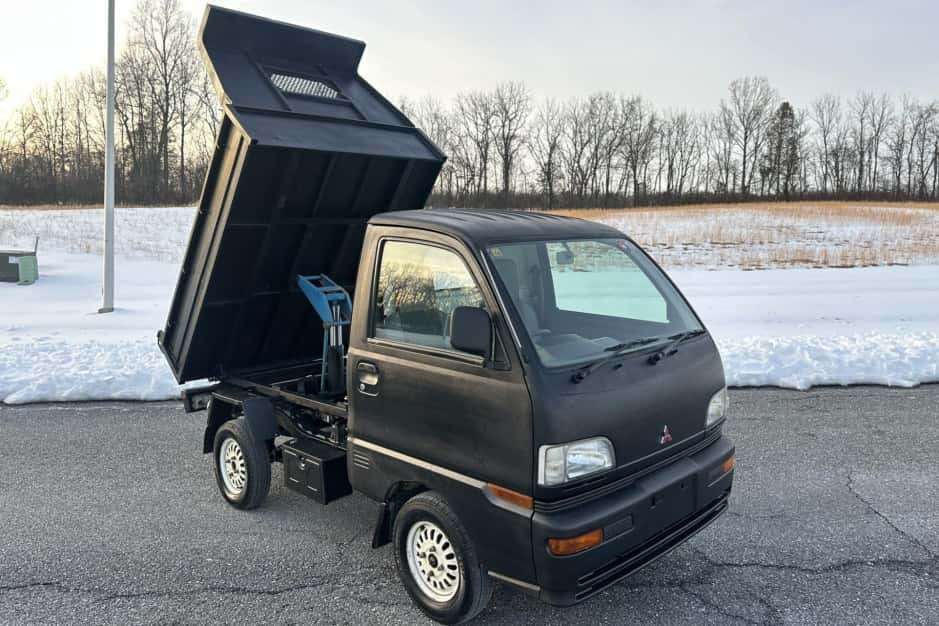 1997 Mitsubishi Minicab sold for $9,300