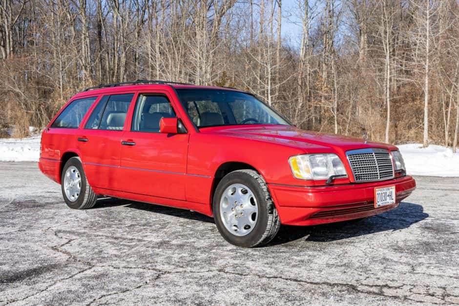 1995 Mercedes-Benz W124 E-Class sold for $11,000