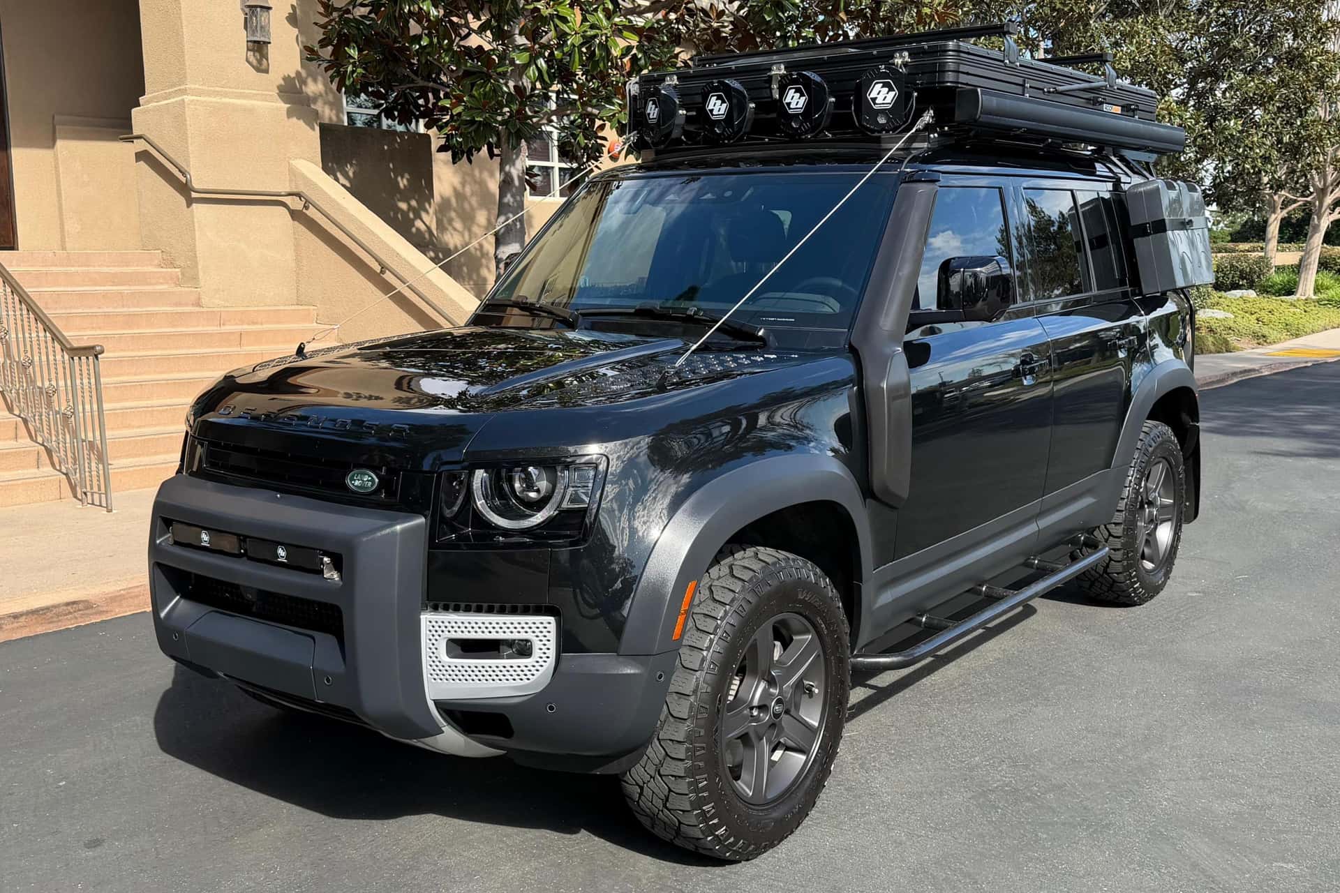2023 Land Rover Defender sold for $62,500