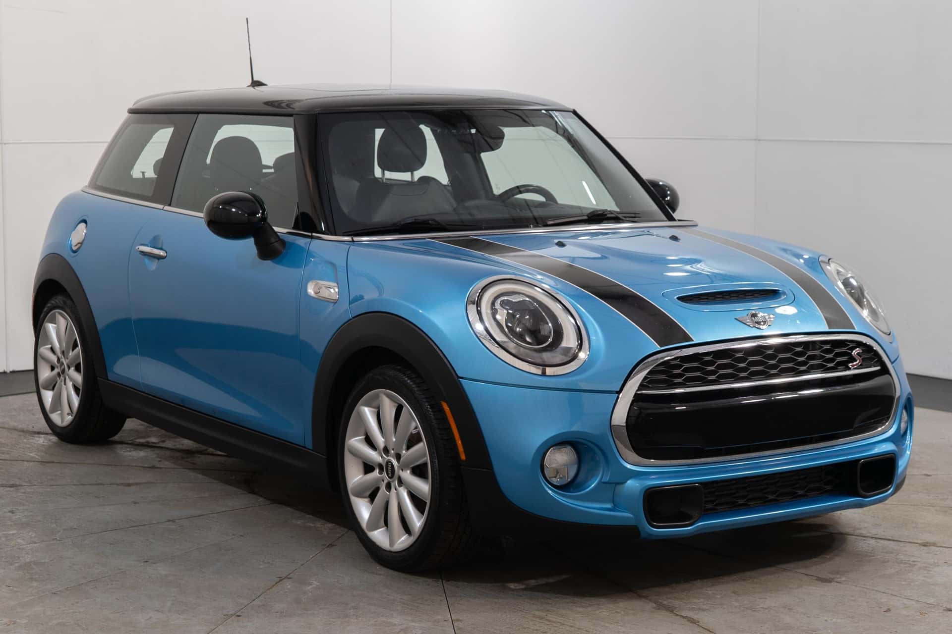 2017 MINI Cooper sold for $10,100