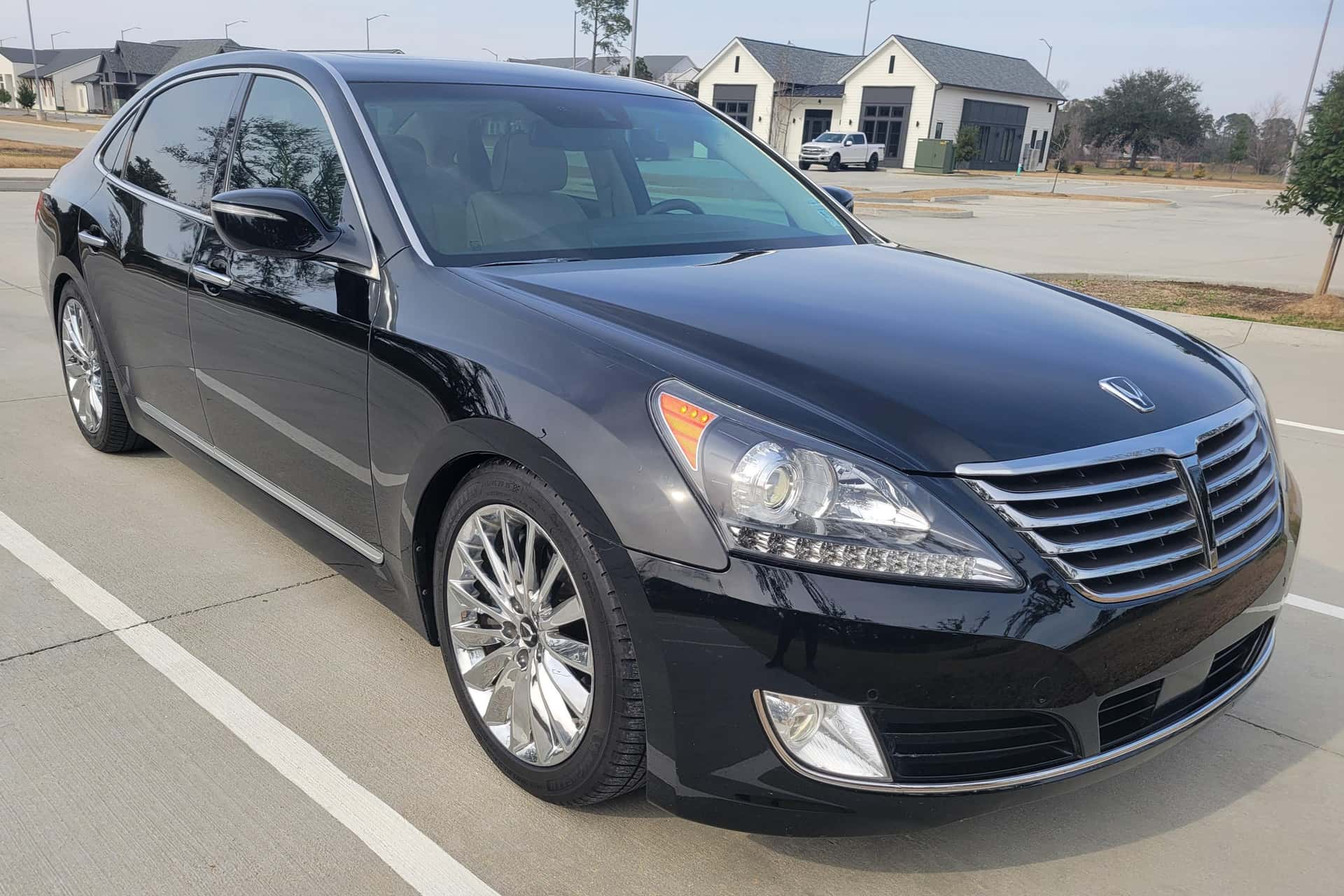 2016 Hyundai Equus sold for $10,200