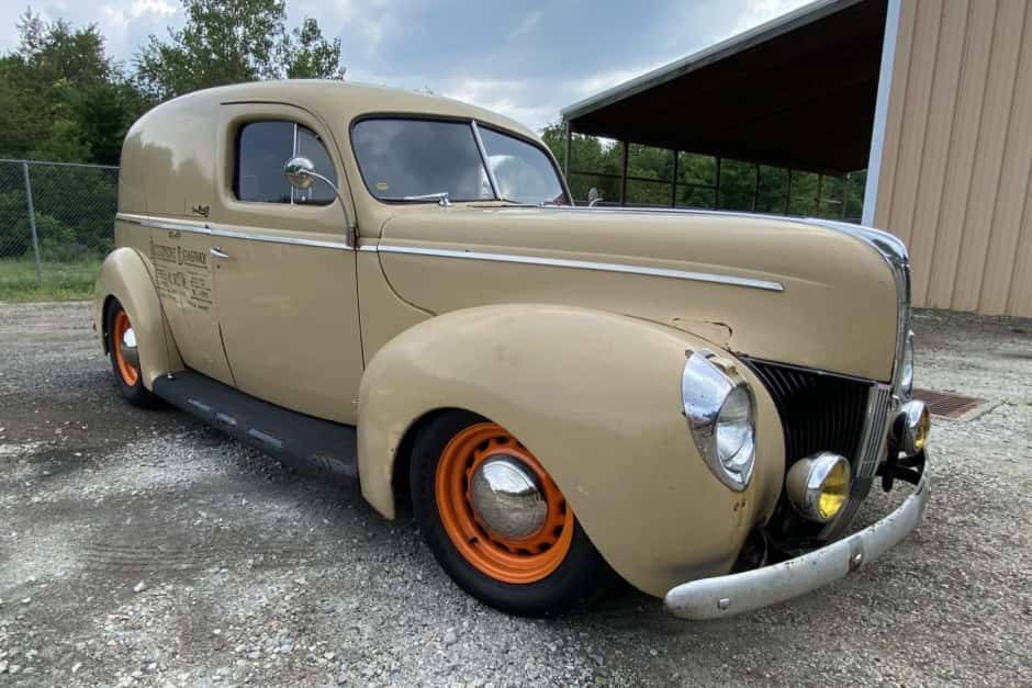1941 Ford Standard, Deluxe, & Super Deluxe sold for $31,000