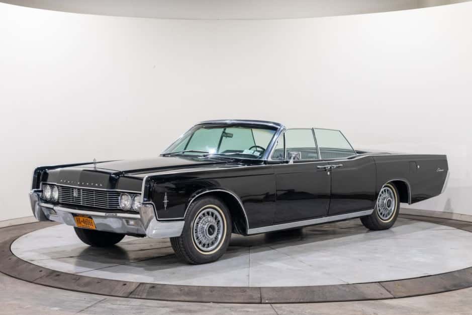 1966 Lincoln Continental (1961-1969) sold for $72,611