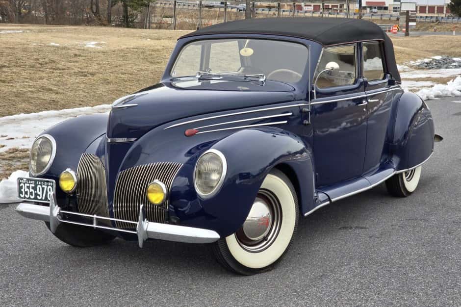 1939 Lincoln Zephyr sold for $46,000