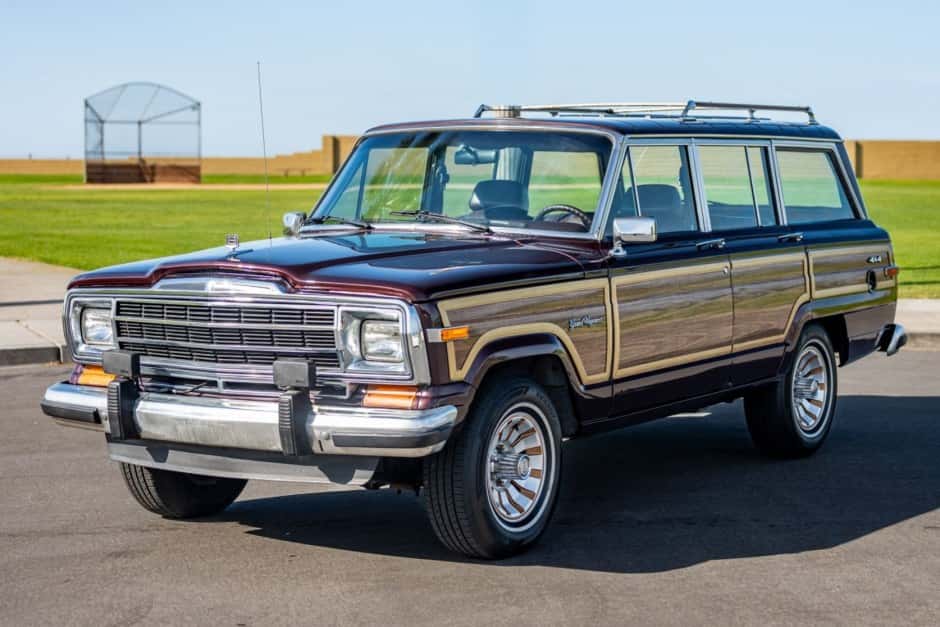 1990 Jeep SJ Grand Wagoneer sold for $24,250