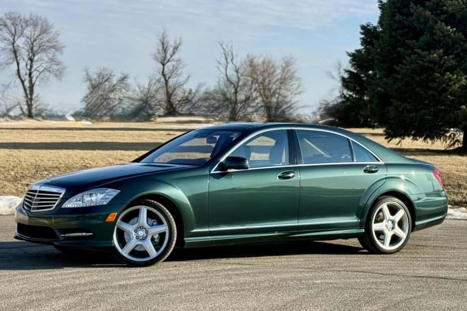 2013 Mercedes-Benz W221 S-Class sold for $29,500