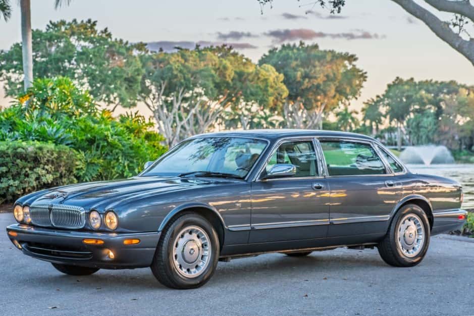 2000 Jaguar X308 XJ (1998-2003) sold for $10,300