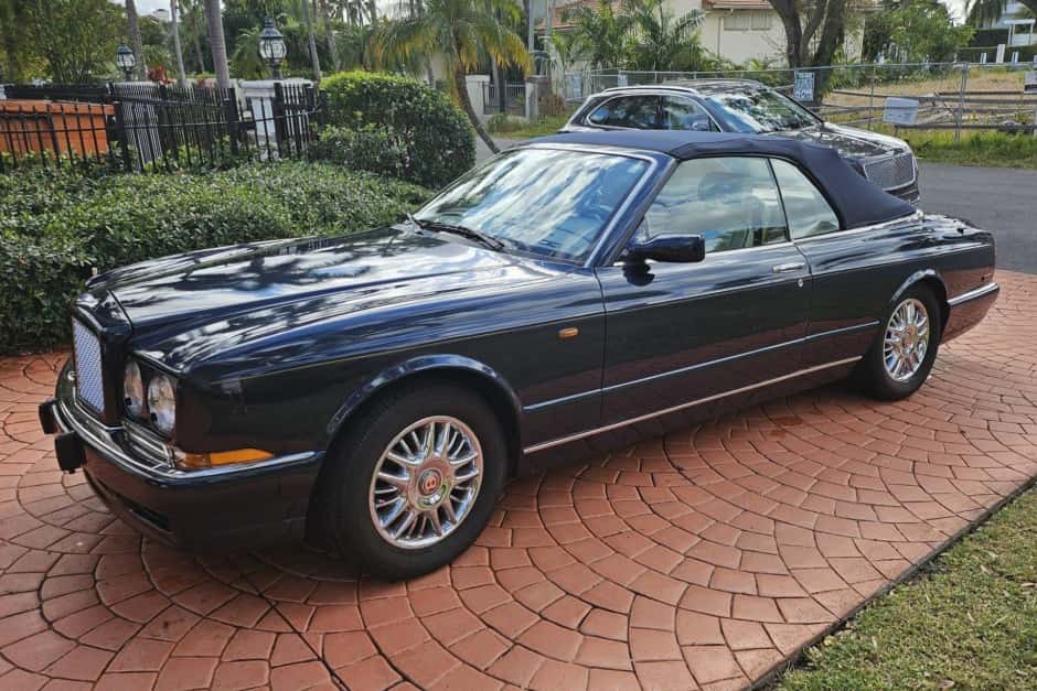 2001 Bentley Azure sold for $29,500