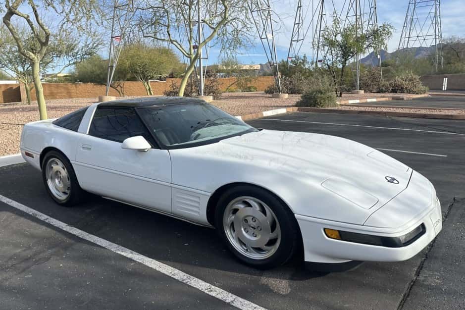 1993 Chevrolet Corvette C4 Coupe (1992-1996) sold for $10,000
