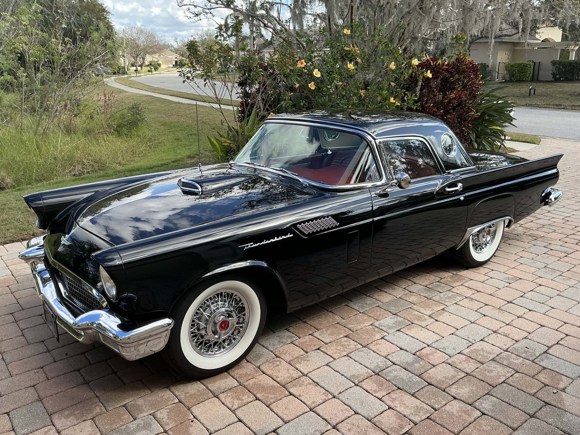 1957 Ford Thunderbird sold for $38,777