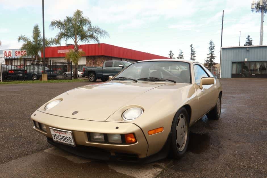 1984 Porsche 928 sold for $26,000