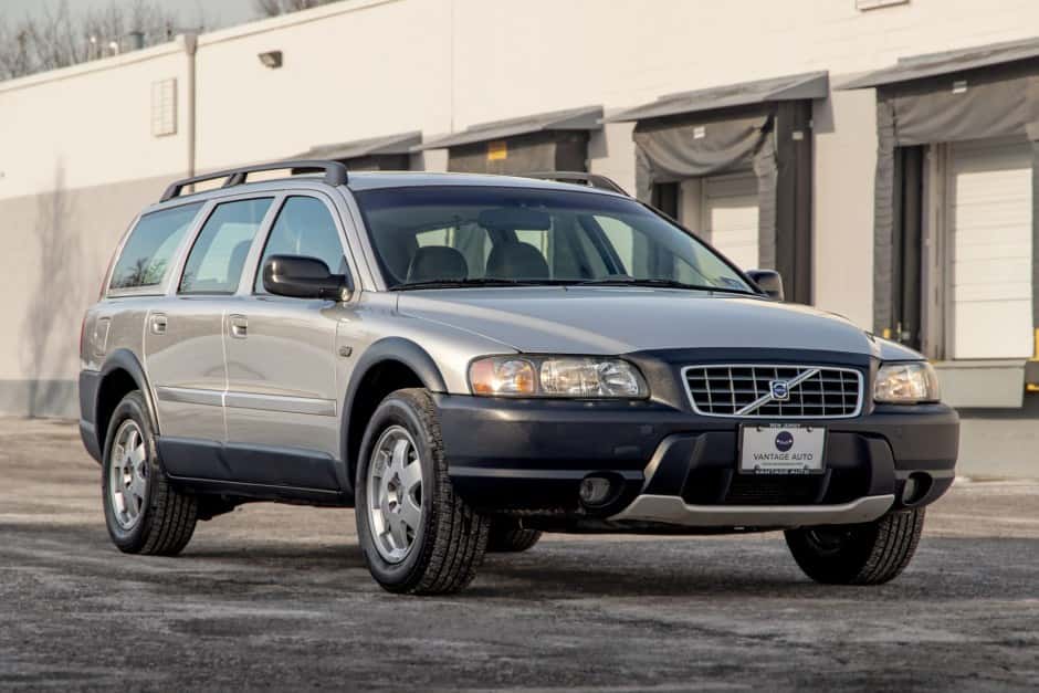 2001 Volvo V70 sold for $9,300