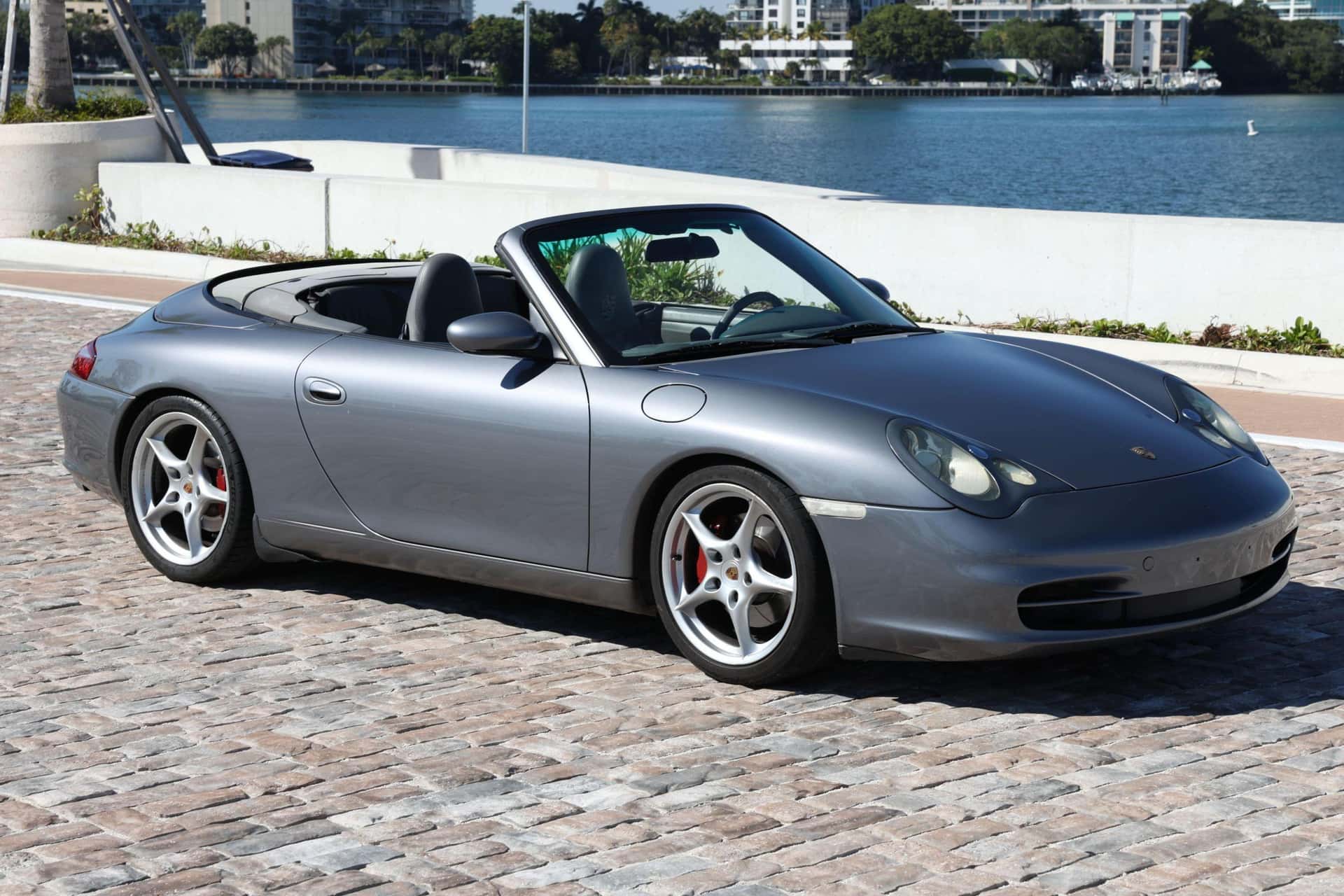 2004 Porsche 996 911 sold for $21,000