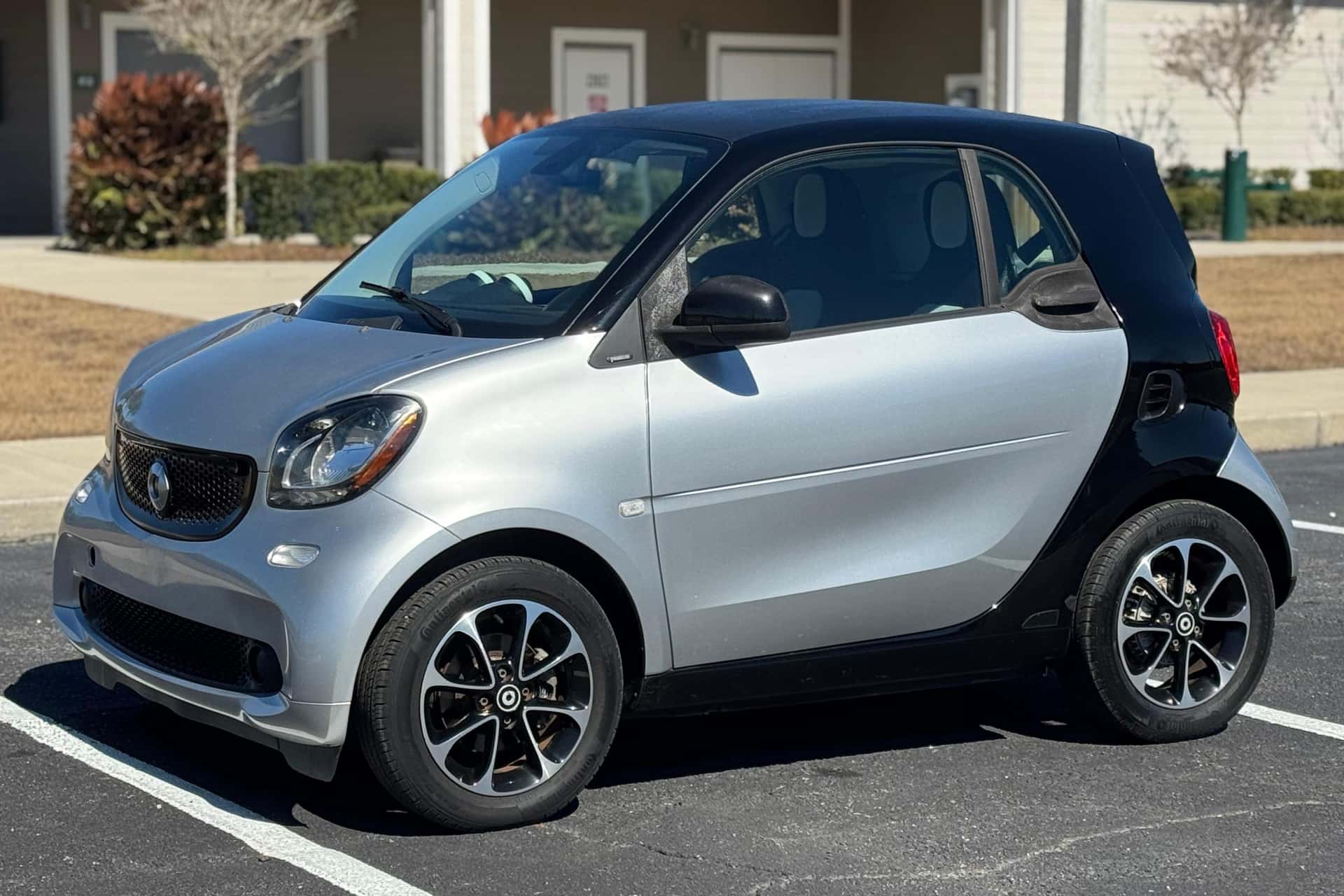 2016 Smart Fortwo sold for $13,500